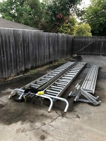 Photo of free 32 ft extension ladders & scaffold (Sacramento - Edison Ave/Fulton) #1