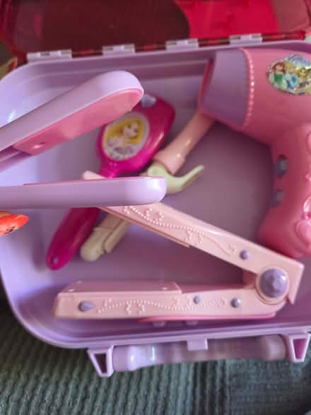 Photo of free Girls hairdressing box (Holmer Green HP15) #3