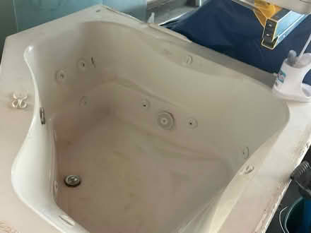 Photo of free drop in Jacuzzi tub (Inglewood) #3