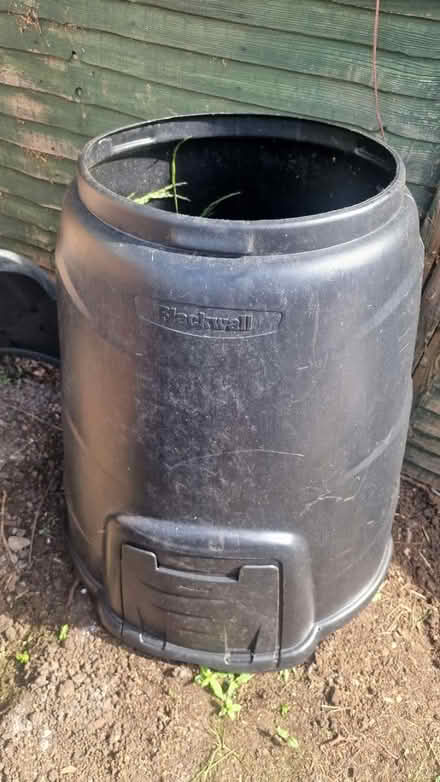 Photo of Compost bin lid (DT9) #1
