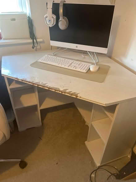 Photo of free Corner desk (Bowbrook) #1