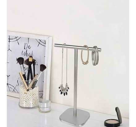 Photo of free Tall T-Shape Hand Towel Rack (Erin Mills&QEW) #3