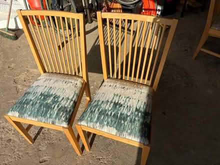 Photo of free IKEA extendable dining table and 6 chairs (Enfield EN2) #4