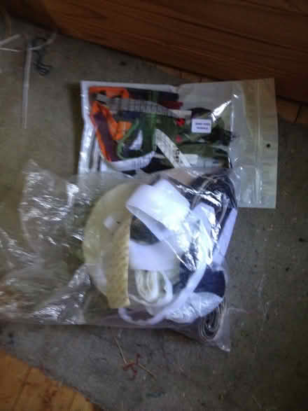 Photo of free mixed zips and velcro (Quinton B32) #1