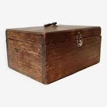 Photo of Old wooden box (Greenmeadow, Swindon SN25) #1