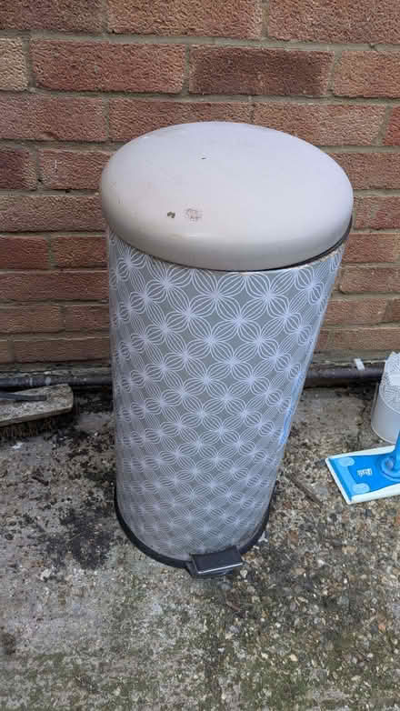 Photo of free Kitchen bin (Loughton IG10) #1