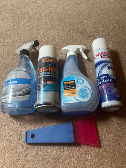 Photo of free De-icer collection plus scraper (Hayfield SK22) #1