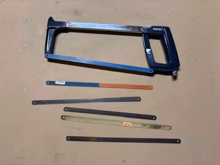 Photo of free Hacksaw with five extra blades (Orleans) #1