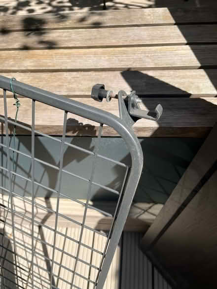 Photo of free One metal grill and divider for car Seat Altea car (Leeds LS1) #2