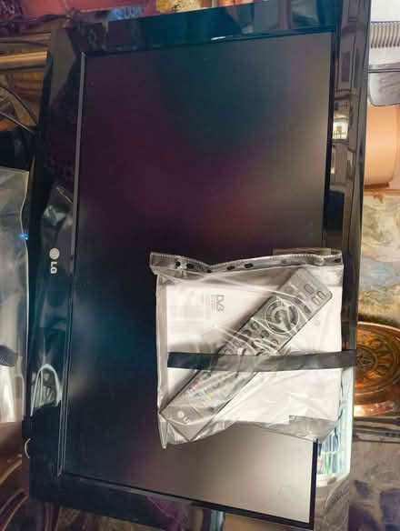 Photo of free LG TV and DVD player (Cemmaes SY20) #1