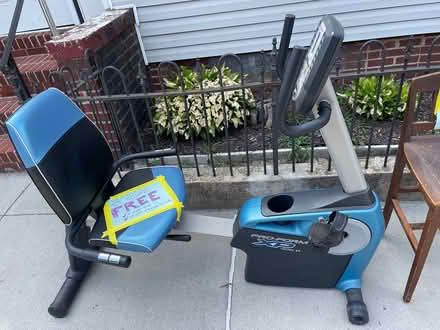 Photo of free Stoop alert! FREE! Exercise bike (Astoria) #2