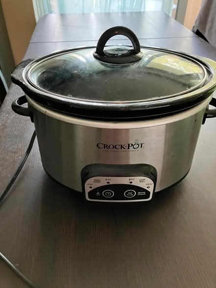 Photo of free 3.5 quart slow cooker (Near Carlingwood Mall) #1