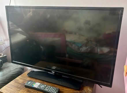 Photo of free 32 inch tv (broken screen) (North walsham) #1