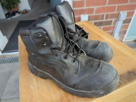 Photo of free Safety boots (WA6 Helsby) #2