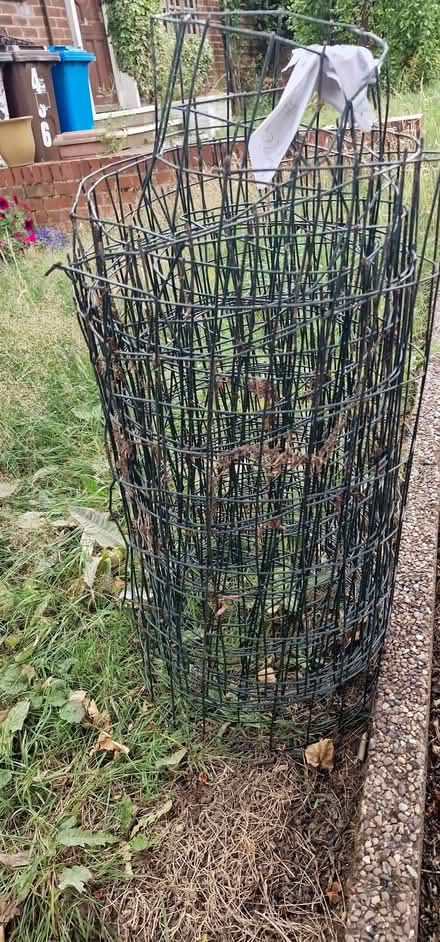 Photo of free Wire netting 7.6m long x600mm high (Lowedges S8) #1