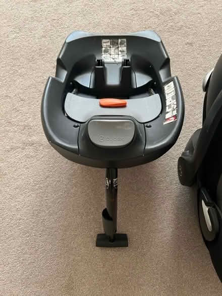 Photo of free Cybex baby car seat and base (CR3 Caterham on the hill) #3