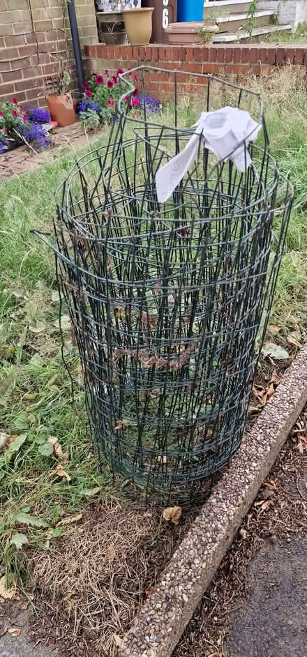 Photo of free Wire netting 7.6m long x600mm high (Lowedges S8) #2
