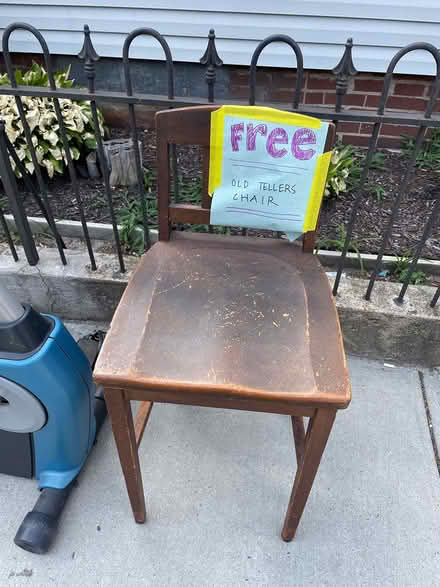 Photo of free Curb alert!🚨 Teller’s chair (Astoria) #1