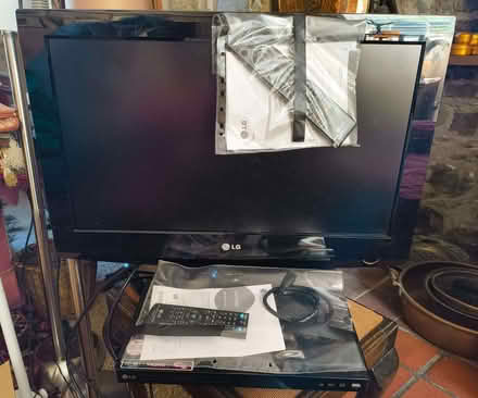 Photo of free LG TV and DVD player (Cemmaes SY20) #3