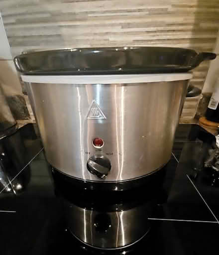 Photo of free Electric slow cooker (Pelton DH2) #1
