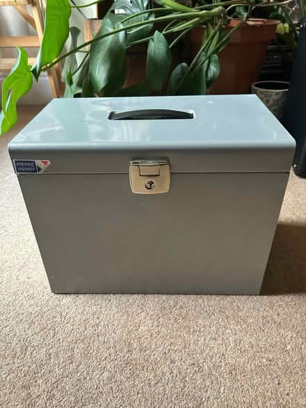 Photo of free A4 metal portable document case - lockable (Hayfield SK22) #2