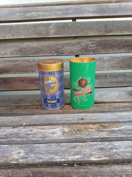 Photo of free 2 biscuit tins from singapore6 (Mt Rainier MD) #1