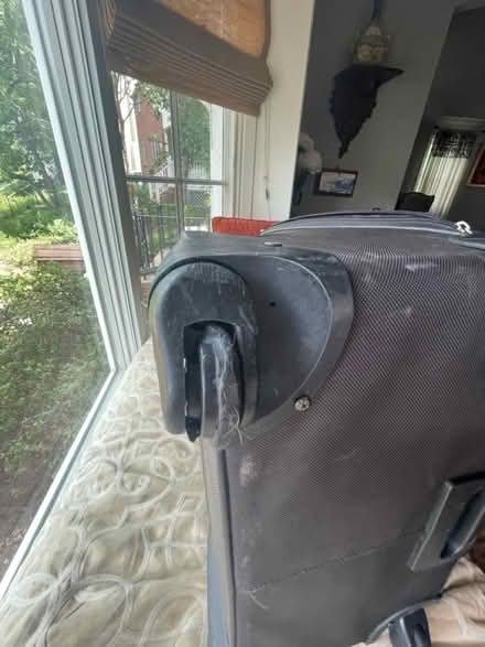 Photo of free Samsonite Luggage w/broken wheel (Arlington Forest) #2