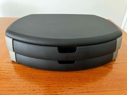 Photo of free Computer monitor riser / stand (Chesham HP5) #1
