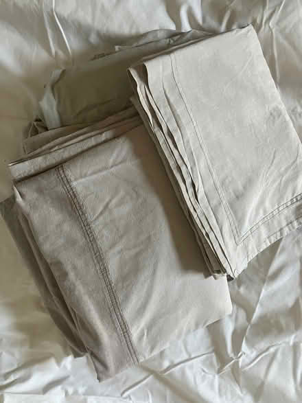 Photo of free Single duvet cover, fitted sheet and two pillowcases (NW10) #1
