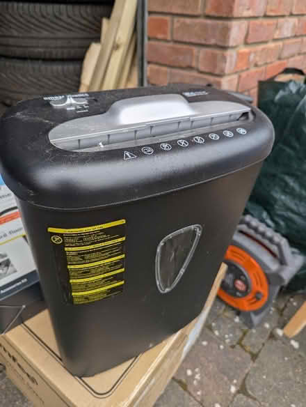 Photo of free Document And Credit Card Shredder (Ballymagee BT19) #1