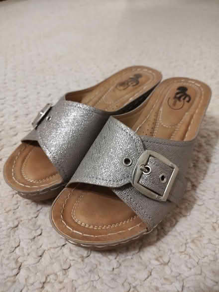 Photo of free Size 8 women's shoes (Odenton) #1