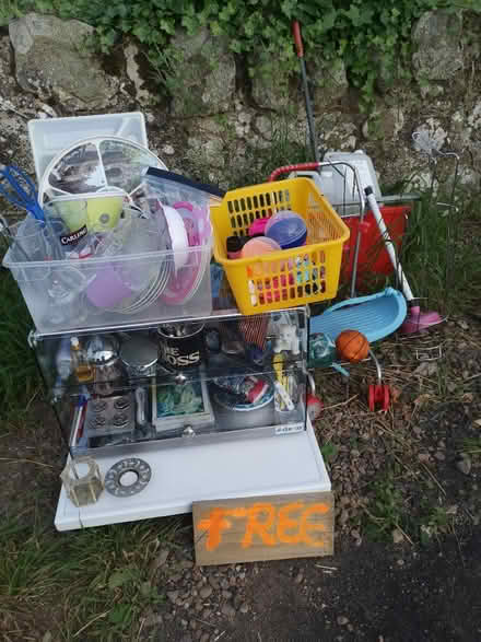 Photo of free Various items outside (Pathead EH37) #1