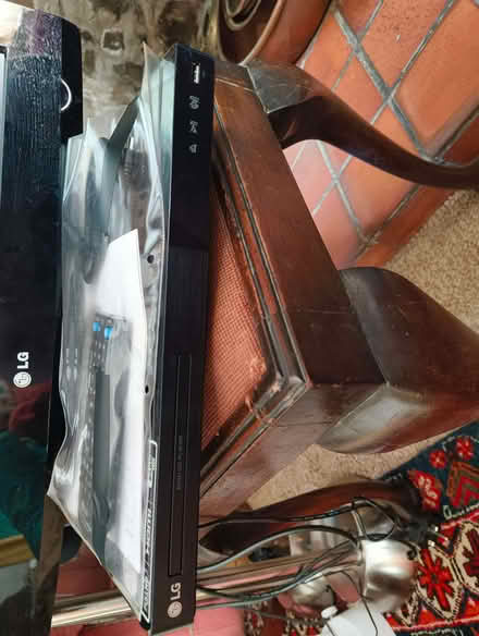 Photo of free LG TV and DVD player (Cemmaes SY20) #2