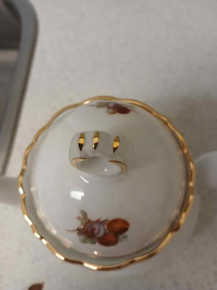 Photo of free Tall ceramic teapot (Meadowvale and 401 area) #1