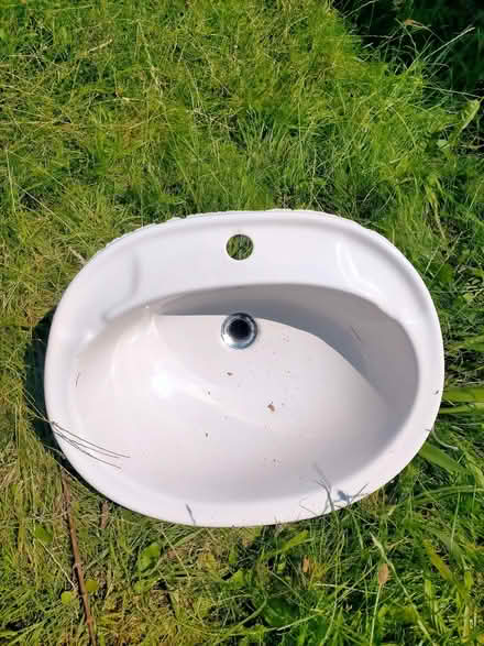 Photo of free Ceramic bathroom vanity basin (Heald Green SK8) #1