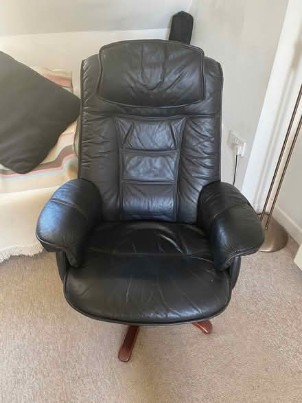Photo of free Black lounge chair (Dursley GL11) #4