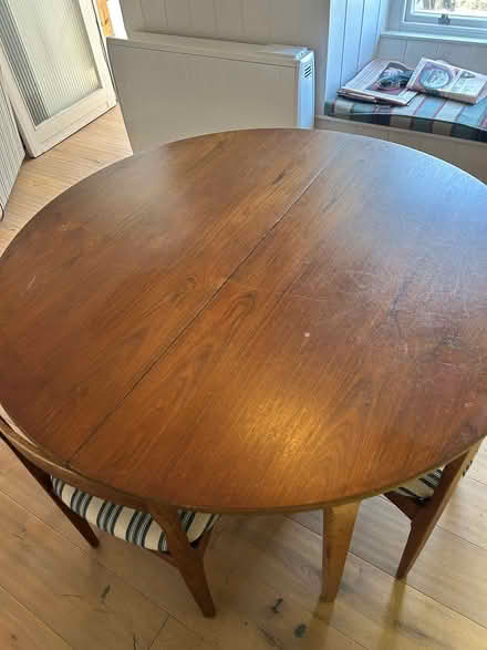 Photo of free Round dining table (extendable) (TR13) #3
