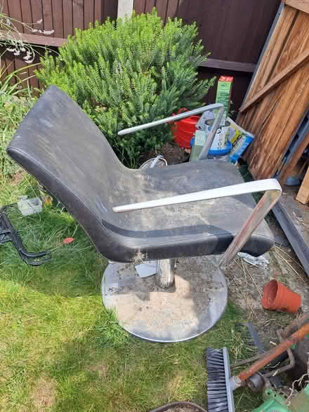 Photo of free Hairstylist chair (Cr7 7qu) #1
