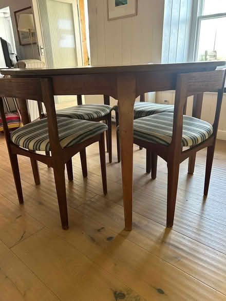 Photo of free Round dining table (extendable) (TR13) #2
