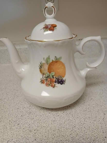 Photo of free Tall ceramic teapot (Meadowvale and 401 area) #4