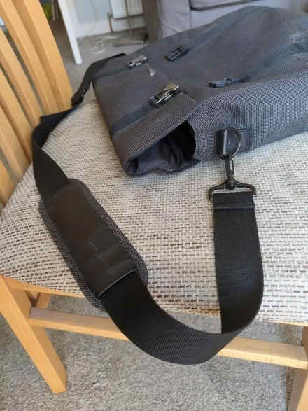 Photo of free Padded Laptop Bag with Carry Strap (Shawlands G41) #4