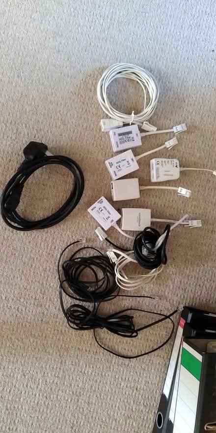 Photo of free Hifi + cables (ADSL/phone/ethernet) (Tulse Hill SW16) #2