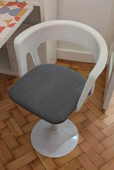Photo of free White and grey chair (Five Ways B16) #2