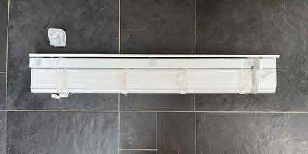 Photo of free sturdy white Venetian blind (Poulner BH24) #1