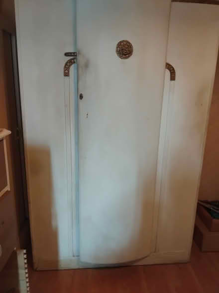 Photo of free Wardrobe and 2 chest of draws (Tooting sw17) #3