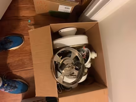 Photo of free 2 Hunter Fans/lites Partly Working (Bethesda, near River Rd/Wilson) #2