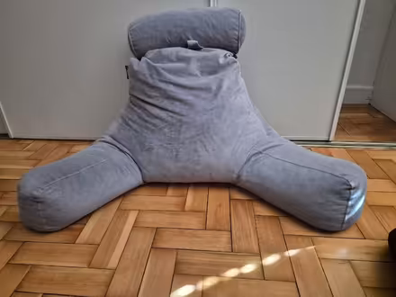 Photo of free Reading pillow (Five Ways B16) #1