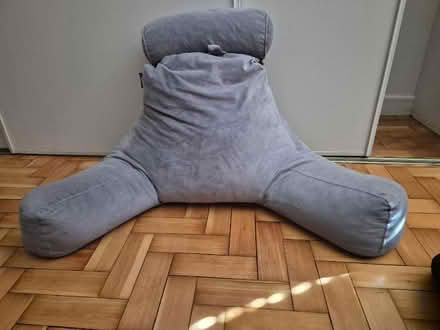 Photo of free Reading pillow (Five Ways B16) #1