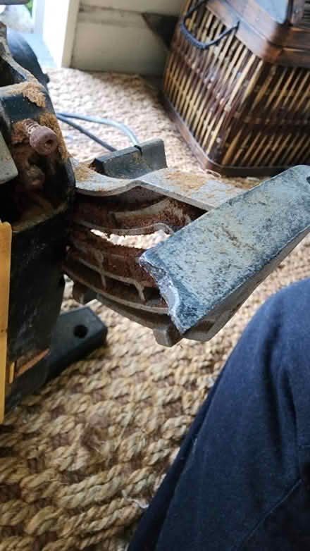 Photo of free 9" light duty band saw (Maple Leaf) #4