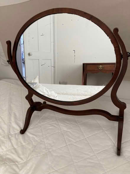 Photo of free Vintage dressing table mirror (IP4) #1